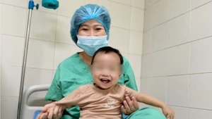  Bệnh nhi 15 tháng tuổi được ghép gan tại Bệnh viện Trung ương Huế xuất viện 