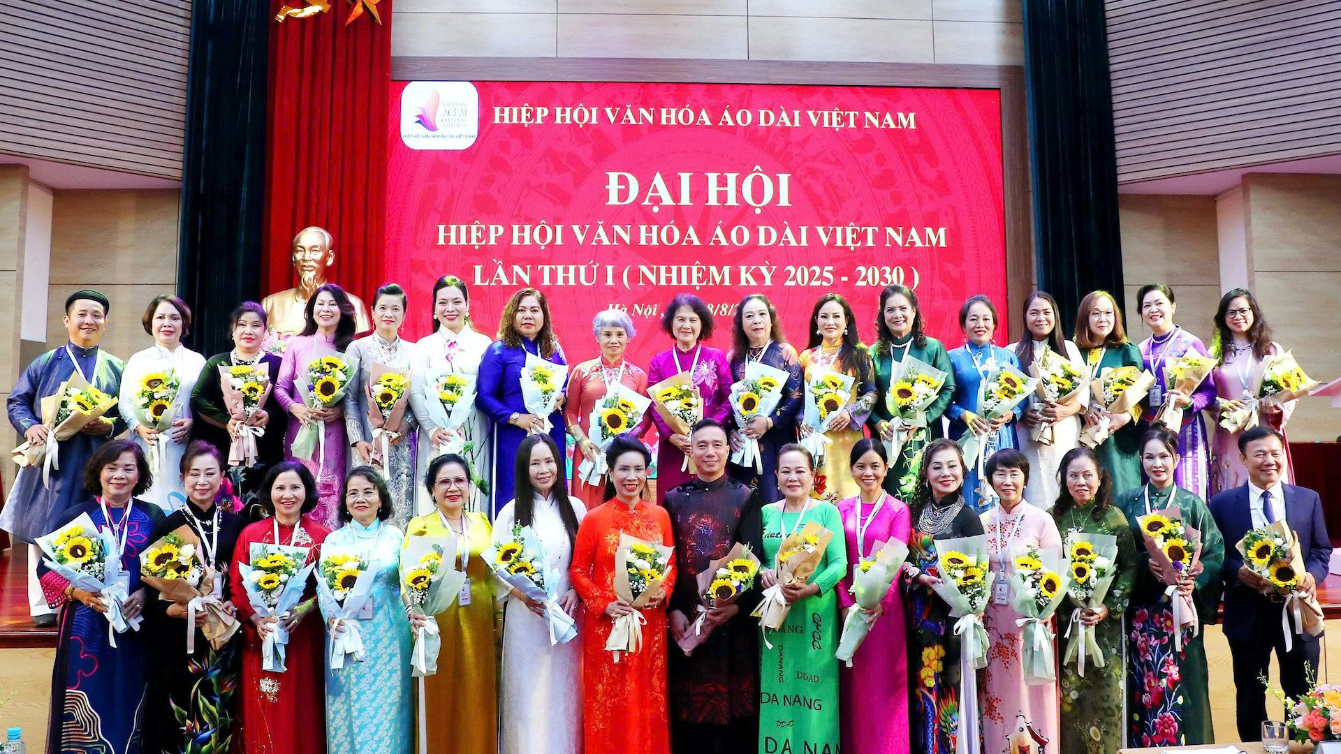Ban chấp hành Hiệp Hội Văn hóa áo dài Việt Nam ra mắt tại Đại hội lần thứ nhất. dai-hoi-1201.jpg