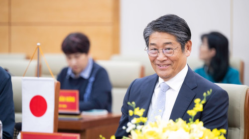 Đại sứ Ito Naoki chia sẻ tại buổi họp cùng Phó Chủ tịch Ủy ban nhân dân tỉnh Cao Bằng. (Ảnh: IOM) Đại sứ Ito Naoki chia sẻ tại buổi họp cùng Phó Chủ tịch Ủy ban nhân dân tỉnh Cao Bằng. (Ảnh: IOM)