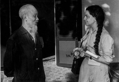Madeleine Riffaud vinh dự được gặp Chủ tịch Hồ Chí Minh ngày 19/9/1966 tại Hà Nội. Bà luôn tự hào khi lần đầu tiên được gặp Người trong dịp thăm Pháp với tư cách là Thượng khách của Chính phủ Pháp và được Người yêu quý gọi là “con gái”. Madeleine Riffaud vinh dự được gặp Chủ tịch Hồ Chí Minh ngày 19/9/1966 tại Hà Nội. Bà luôn tự hào khi lần đầu tiên được gặp Người trong dịp thăm Pháp với tư cách là Thượng khách của Chính phủ Pháp và được Người yêu quý gọi là “con gái”.