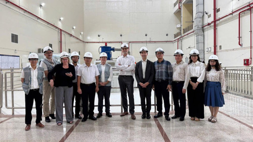 Đại sứ Pháp tại Việt Nam Olivier Brochet đã tới thăm công trường Nhà máy Thủy điện Ialy. Việc mở rộng nhà máy này được tài trợ theo phương thức hợp tác của Nhóm châu Âu. (Ảnh: Đại sứ quán Pháp tại Việt Nam)