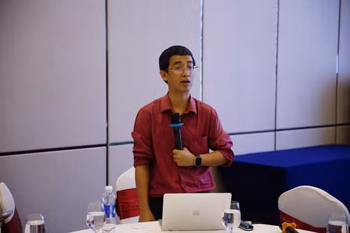 Ông Trần Văn Hào, Giảng viên Viện Khoa học và Công nghệ khai thác thủy sản, Trường đại học Nha Trang, trao đổi về Chương trình