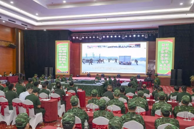 Quang cảnh buổi diễn tập liên hợp phòng, chống hoạt động xuất, nhập cảnh trái phép.