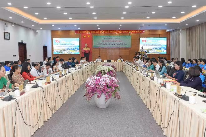 Quang cảnh Hội thảo khoa học xây dựng “Không gian văn hóa Hồ Chí Minh” trong các cơ sở giáo dục phường Cam Đường.