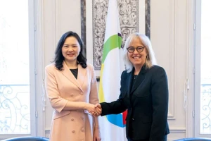 Đại sứ Nguyễn Thị Vân Anh gặp bà Caroline St-Hilaire, Giám đốc Tổ chức quốc tế Pháp ngữ.