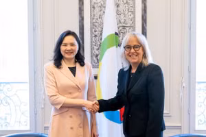 Đại sứ Nguyễn Thị Vân Anh gặp bà Caroline St-Hilaire, Giám đốc Tổ chức quốc tế Pháp ngữ.