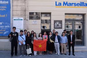 Lưu học sinh Việt Nam tại Aix-Marseille và Nice.