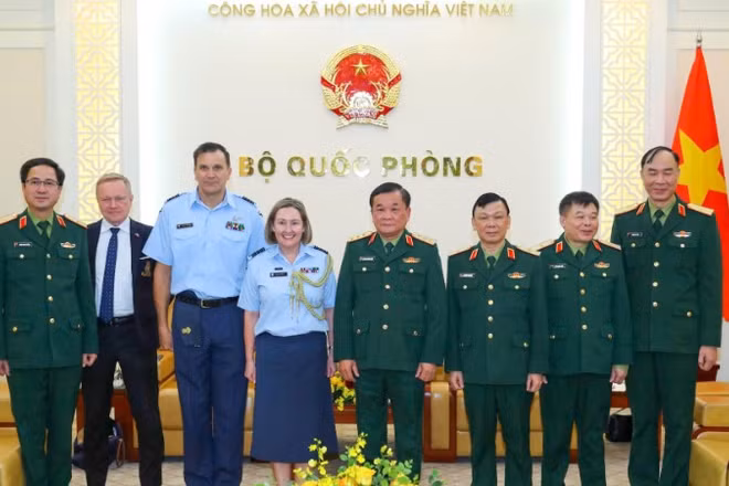 Các đại biểu tại buổi tiếp.