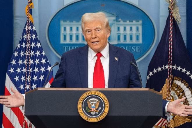 Tổng thống Mỹ Donald Trump phát biểu trong một cuộc họp báo tại Nhà Trắng. (Ảnh: THX/TTXVN)