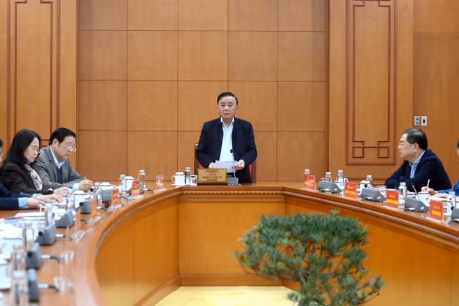 Đồng chí Thường trực Ban Bí thư Trần Cẩm Tú chủ trì buổi làm việc. (Ảnh: ĐĂNG KHOA)