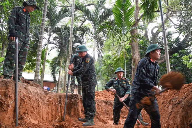 Đội quy tập hài cốt liệt sĩ, Bộ Chỉ huy Quân sự tỉnh Lào Cai tìm kiếm tại khu vực điểm cao K30.