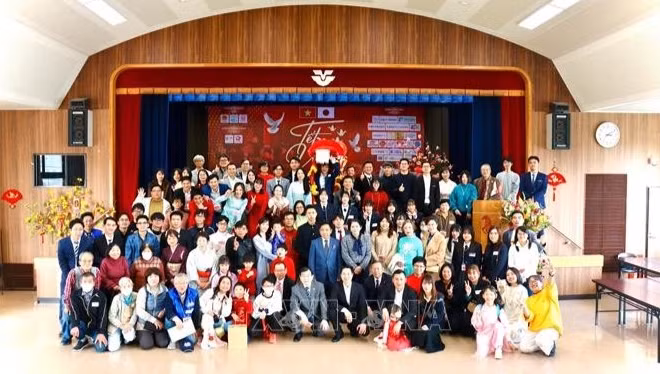 Đông đảo kiều bào Việt Nam tham dự chương trình Tết Việt-Xuân quê hương. (Ảnh: Xuân Giao/PV TTXVN tại Nhật Bản)