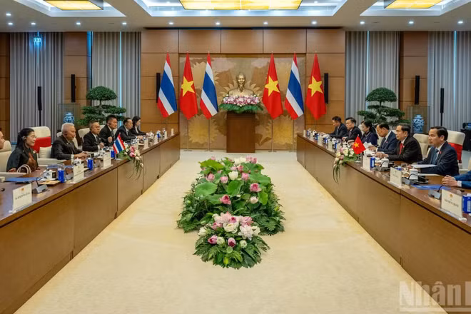 Quang cảnh hội đàm giữa Chủ tịch Quốc hội Trần Thanh Mẫn và Chủ tịch Quốc hội kiêm Chủ tịch Hạ viện Vương quốc Thái Lan Sophon Zaram. (Ảnh: THỦY NGUYÊN)