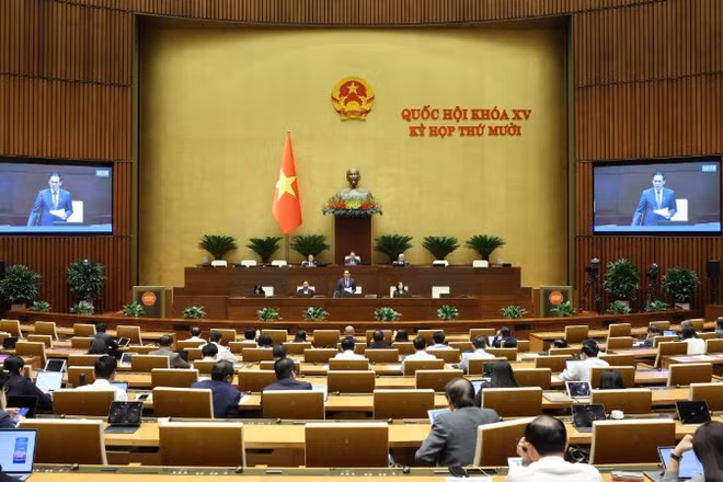Quốc hội thảo luận ở hội trường về dự án Luật Thương mại điện tử. (Ảnh: DUY LINH)