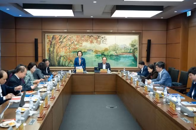 Đại biểu Quốc hội thảo luận tại tổ về dự án Luật sửa đổi, bổ sung một số điều của Luật Sở hữu trí tuệ. (Ảnh: QH)