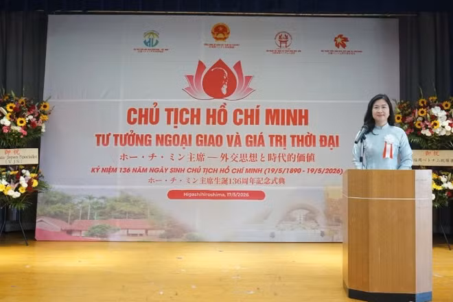 Bà Trịnh Thị Mai Phương, Tổng Lãnh sự Việt Nam tại Fukuoka phát biểu khai mạc chương trình. (Ảnh: TTXVN)