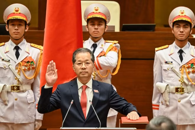 Chánh án Tòa án nhân dân tối cao Nguyễn Văn Quảng tuyên thệ nhậm chức. (Ảnh: DUY LINH)