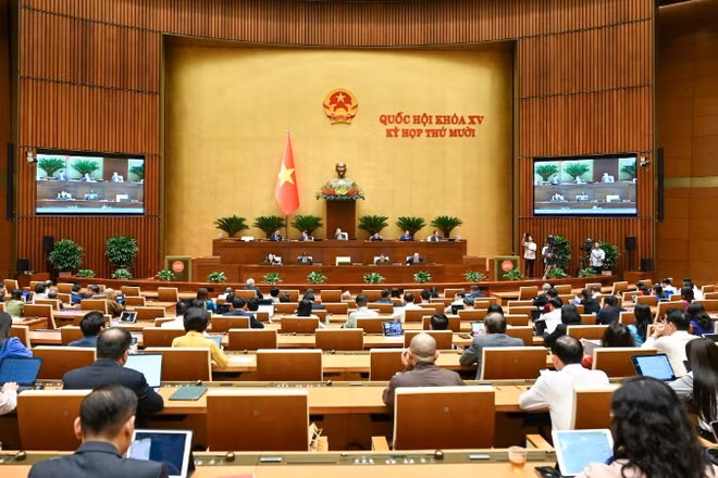 Quốc hội làm việc tại hội trường. (Ảnh: DUY LINH)