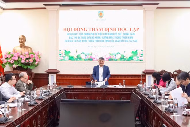 Thứ trưởng Tư pháp Nguyễn Thanh Tú phát biểu tại phiên họp của Hội đồng thẩm định độc lập dự thảo Nghị quyết của Chính phủ về việc ban hành cơ chế, chính sách đặc thù để tháo gỡ khó khăn, vướng mắc trong triển khai đấu giá tài sản trực tuyến. (Ảnh: TL)