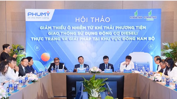 Các đại biểu tham dự hội thảo.