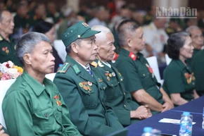 Các đại biểu người có công của tỉnh Lạng Sơn dự gặp mặt cán bộ lão thành cách mạng, cán bộ tiền khởi nghĩa, người có công, gia đình chính sách tiêu biểu nhân kỷ niệm 80 năm Cách mạng Tháng Tám thành công và Quốc khánh nước Cộng hòa xã hội chủ nghĩa Việt Nam của tỉnh, ngày 26/8/2025. (Ảnh QUỐC ĐẠT/BND) 