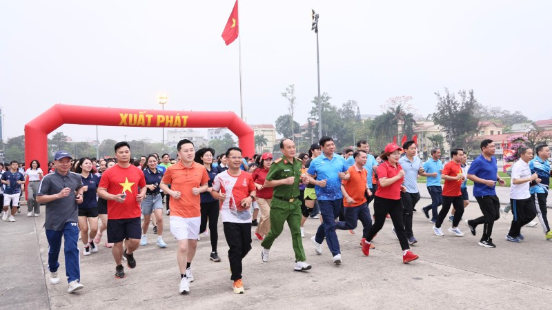 Gần 3.000 người tại Tuyên Quang tham dự Ngày chạy Olympic vì sức khỏe toàn dân-Vì an ninh Tổ quốc.