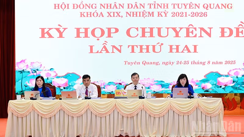 Chủ tọa kỳ họp.