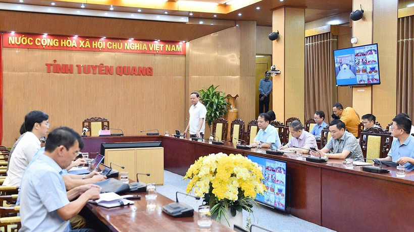 Ủy ban nhân dân tỉnh Tuyên Quang tổ chức họp trực tuyến với các xã, phường nhằm đánh giá tình hình thiệt hại và triển khai biện pháp ứng phó với hoàn lưu bão số 10.