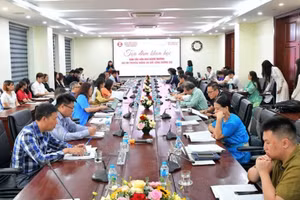 Các đại biểu dự tọa đàm.