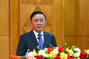 Thường trực Ban Bí thư Trần Cẩm Tú ký ban hành Kết luận số 228-KL/TW ngày 31/12/2025. (Ảnh: DUY LINH)