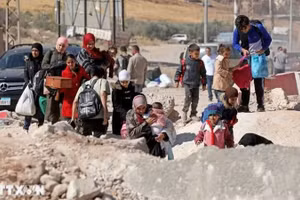 Người dân sơ tán tránh xung đột tại Masnaa, Liban. (Ảnh: THX/TTXVN) 