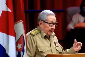 Đại tướng Raúl Castro Ruz phát biểu trong phiên khai mạc Đại hội Đảng Cộng sản Cuba ở La Habana, ngày 16/4/2021. (Ảnh: AFP/TTXVN) 