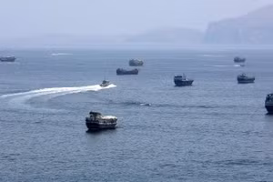 Quang cảnh eo biển Hormuz ngày 20/6/2026. (Ảnh: THX/TTXVN) 