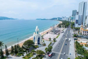 Tháp Trầm hương tọa lạc tại Quảng trường 2/4, thành phố Nha Trang, tỉnh Khánh Hòa. (Ảnh MỸ HÀ)
