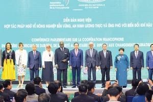 Chủ tịch Quốc hội Trần Thanh Mẫn cùng các Trưởng đoàn và đại biểu quốc tế tại khai mạc Diễn đàn Nghị viện Hợp tác Pháp ngữ về nông nghiệp bền vững, an ninh lương thực và ứng phó với biến đổi khí hậu. (Ảnh: ĐĂNG ANH)