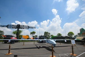 Phương tiện bay không người lái (UAV) đa năng, tầm xa do Tập đoàn Viettel sản xuất tại Triển lãm thành tựu đất nước. (Ảnh: THẾ ĐẠI)
