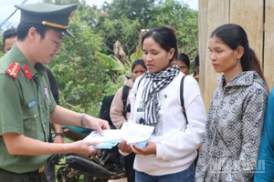 Chương trình trao tặng mỗi hộ gia đình 5 triệu đồng.