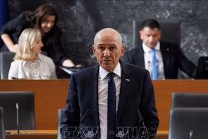 Ông Janez Jansa tuyên thệ nhậm chức Thủ tướng Slovenia trước Quốc hội ở Ljubljana, ngày 22/5/2026. (Ảnh: THX/TTXVN)