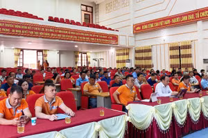 Lớp tập huấn nhằm trang bị kiến thức về biến đổi khí hậu, tai biến địa chất cho trưởng thôn, cán bộ xã trên Cao nguyên đá Đồng Văn.