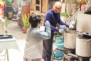 Cảnh trong "Mùi phở" - bộ phim thu hút khán giả dịp đầu năm 2026. (Ảnh: MINH ANH)