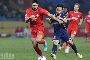 Thể Công Viettel (áo đỏ) giành chiến thắng thứ 4 liên tiếp. (Ảnh: TRẦN HẢI) 