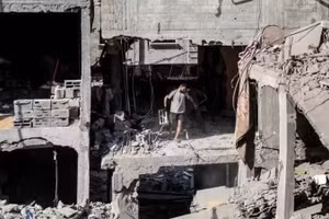 Cảnh đổ nát sau cuộc tấn công của Israel tại trại tị nạn Al-Shati, phía tây Gaza, ngày 9/5/2026. (Ảnh: THX/TTXVN) 