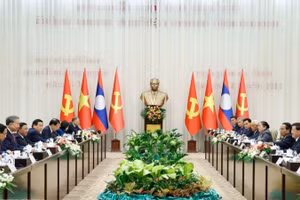 Tổng Bí thư Tô Lâm và Tổng Bí thư, Chủ tịch nước Lào Thongloun Sisoulith đồng chủ trì Cuộc gặp cấp cao giữa Đảng Cộng sản Việt Nam và Đảng Nhân dân Cách mạng Lào. (Ảnh: Thống Nhất/TTXVN) 