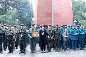Đồng chí Phạm Thị Phúc, Phó Bí thư Tỉnh ủy, Chủ tịch Ủy ban Mặt trận Tổ quốc Việt Nam tỉnh Lâm Đồng động viên lực lượng thực hiện nhiệm vụ thiêng liêng.