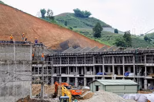 Đẩy nhanh tiến độ xây dựng, giải ngân các trường nội trú liên cấp là một trong những nhiệm vụ trọng tâm được tỉnh Điện Biên tập trung thực hiện. 