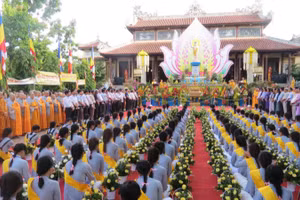 Việt Nam tôn trọng và bảo đảm quyền tự do tín ngưỡng, tôn giáo của người dân. 