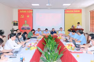 Lãnh đạo sở, ngành của tỉnh Phú Thọ trực tiếp gặp gỡ, trao đổi với 29 cán bộ, giáo viên Trường trung cấp Kỹ thuật-Nghiệp vụ Sông Hồng.