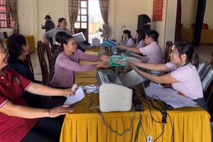 Các điểm giao dịch Ngân hàng Chính sách xã hội Quỳnh Lưu ngày ngày tích cực giải ngân cho vay vốn ưu đãi tới nhân dân.