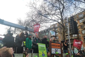 Biểu tình phản đối hiệp định với Mercosur trên đường phố Brussels (Nguồn: X) 