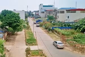 Một số khu vực tại khu đô thị hồ Xương Rồng chưa được giải phóng mặt bằng. 